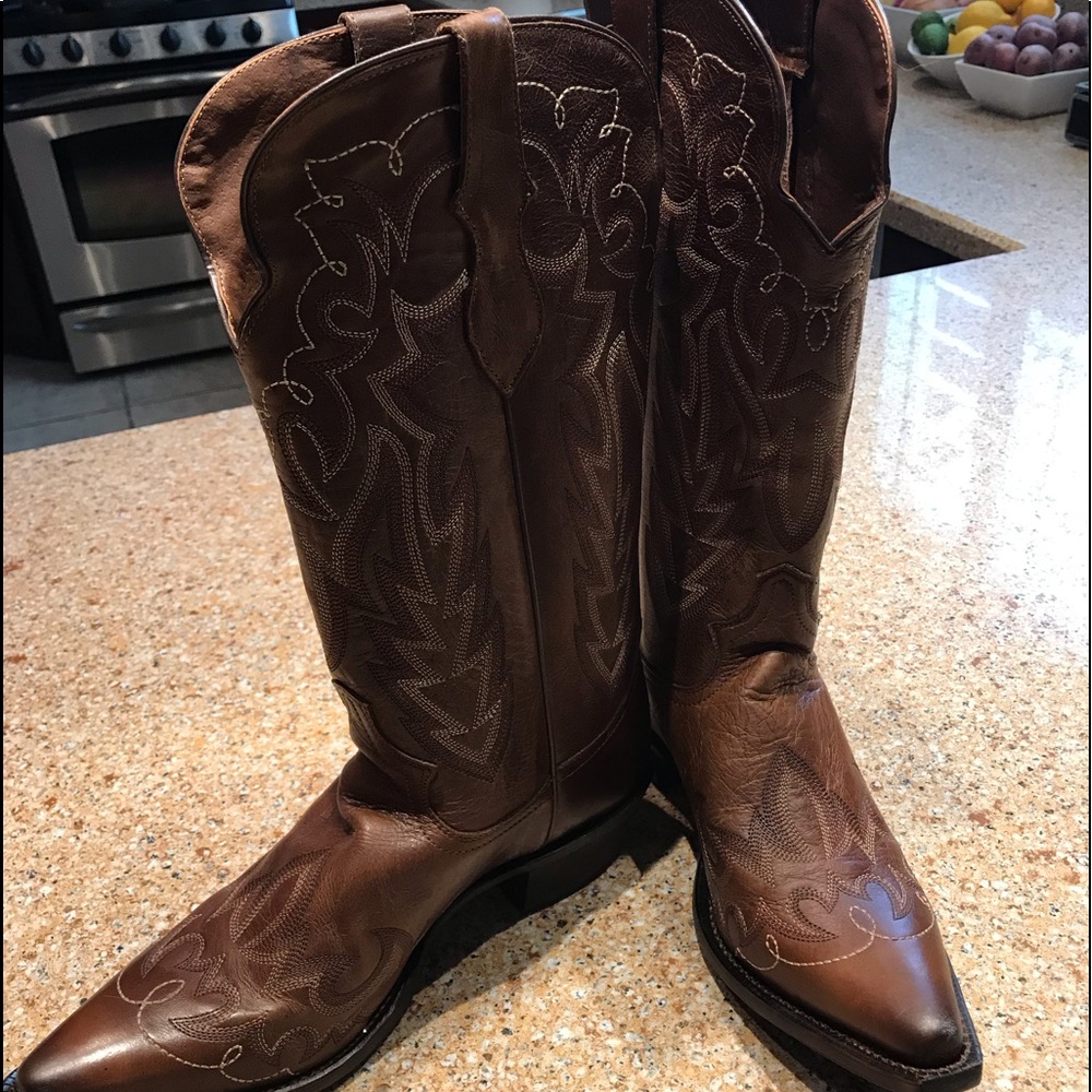 New (never worn) Justin chocolate Leather Boots